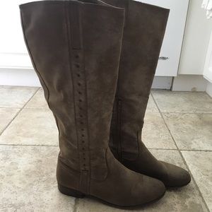 Light brown tall boots